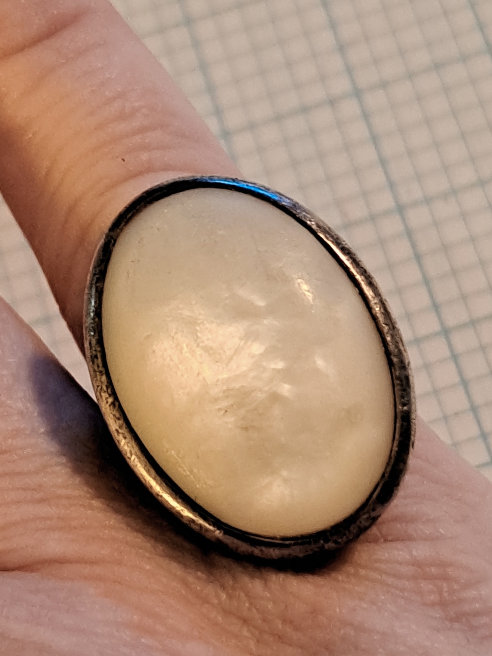 Classic Cream Mother Of Pearl Oval Cabochon 925 Silver Ring